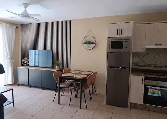 Greatly Located Apartment With Heated Pool, Los Cristianos