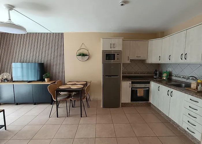 Greatly Located Apartment With Heated Pool, Los Cristianos