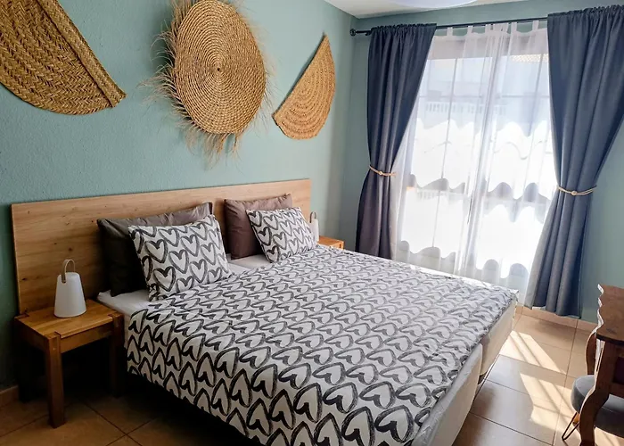 Greatly Located Apartment With Heated Pool, Los Cristianos