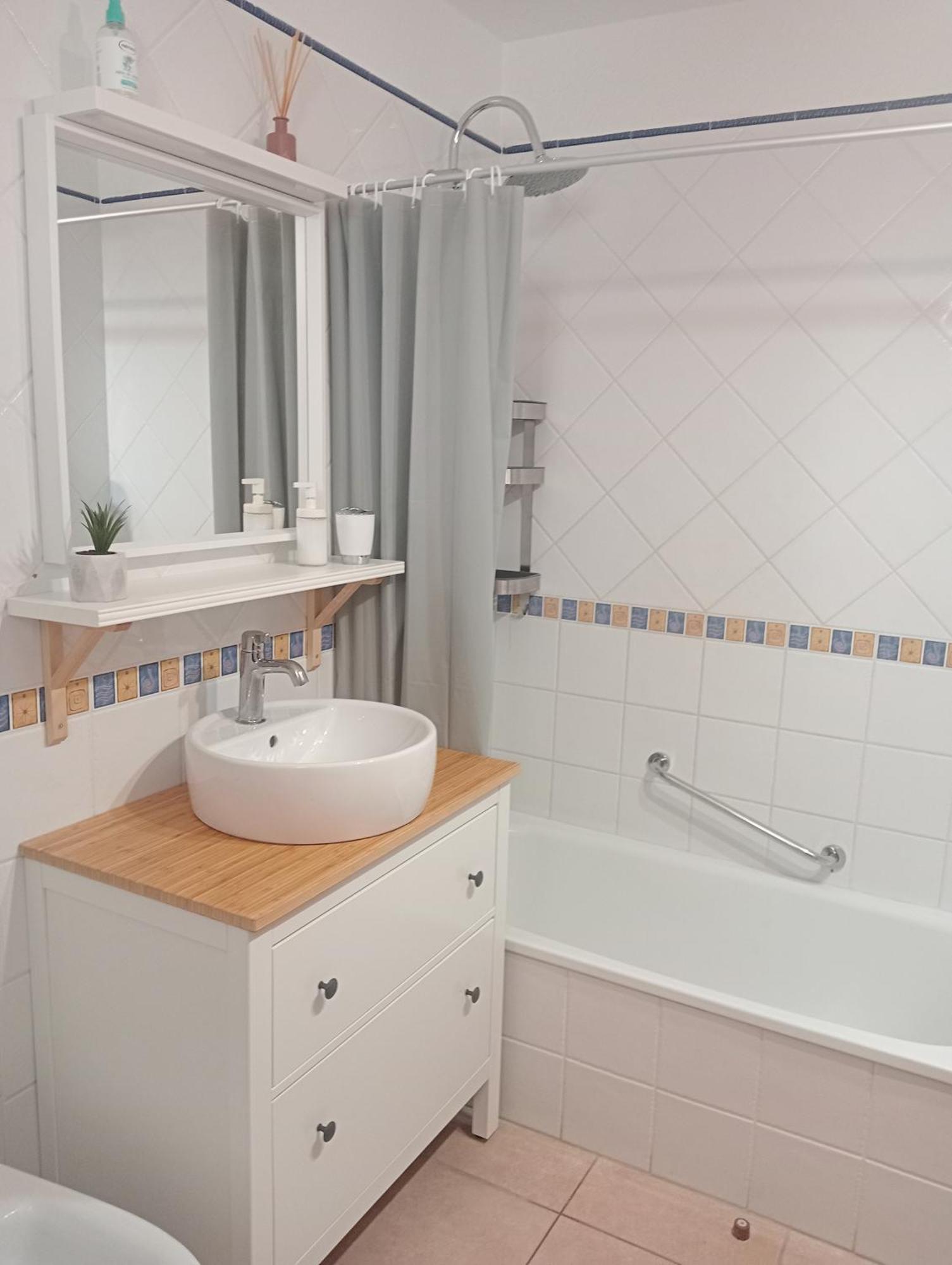 Greatly Located With Heated Pool, Cristianos