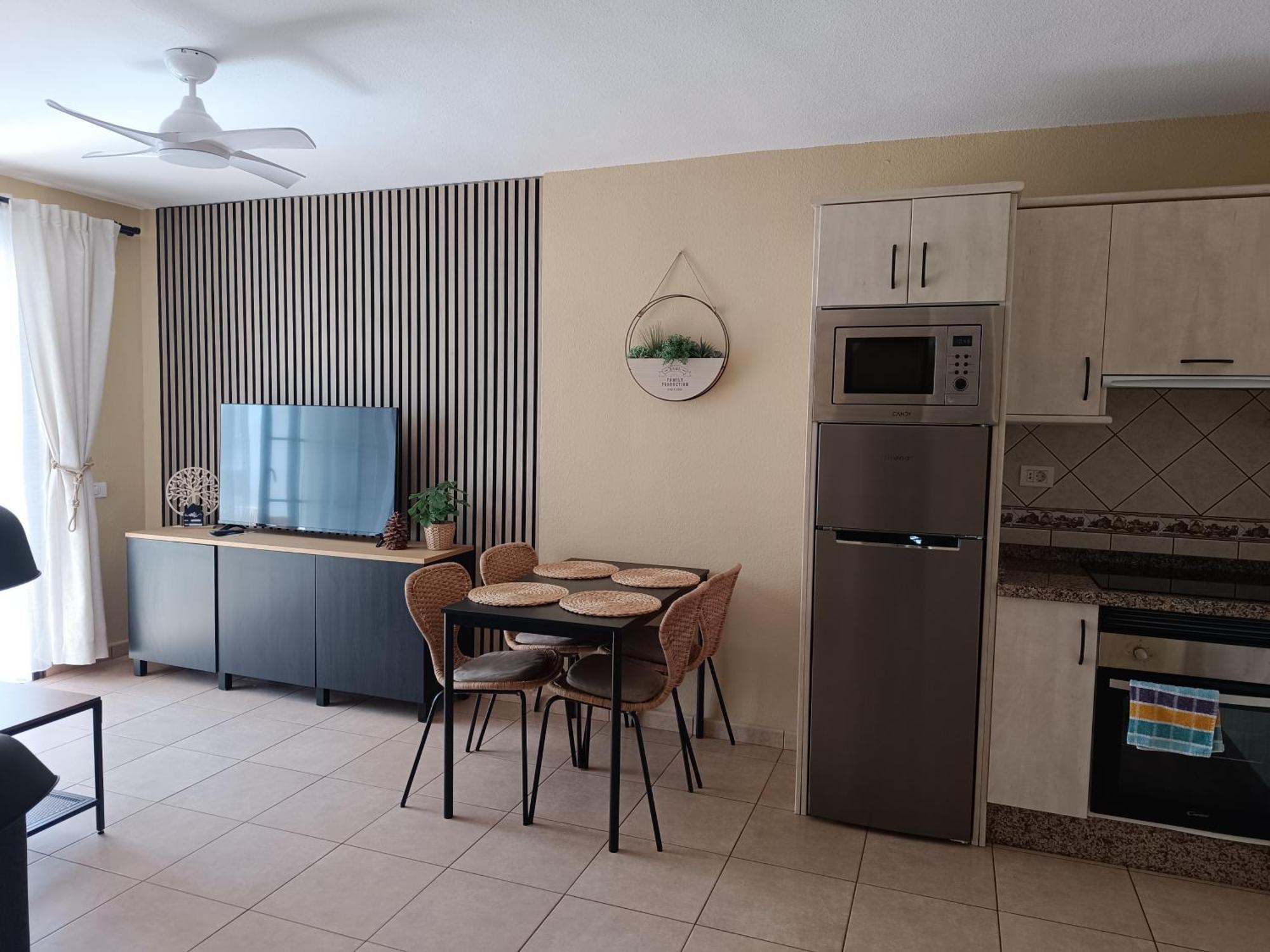 Greatly Located With Heated Pool, Cristianos Apartment Los Cristianos (Tenerife)